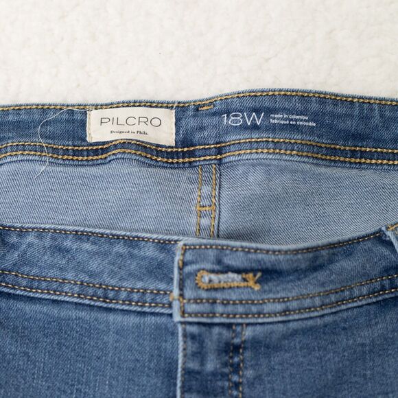 Pilcro Slim Boyfriend Fit Light Wash Blue Jeans Women's Sz 18W - Picture 4 of 16